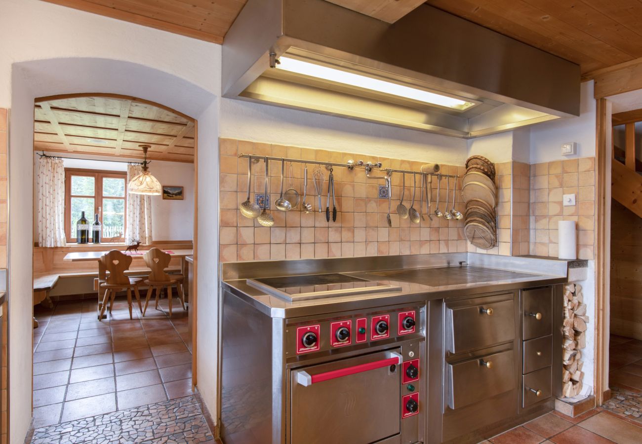 Huis in Tschagguns - Slopeside Mountain House with Hot Tub