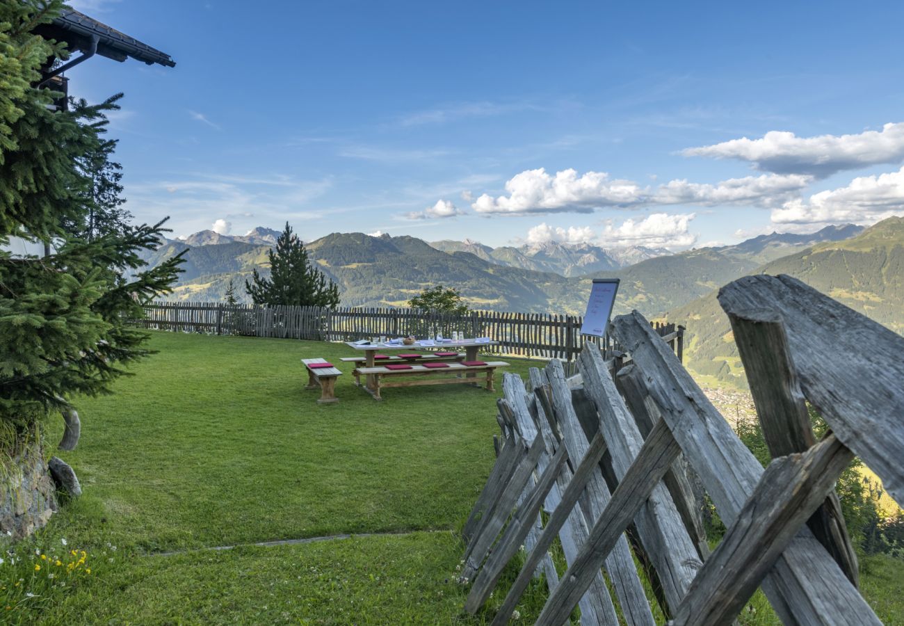 Huis in Tschagguns - Slopeside Mountain House with Hot Tub