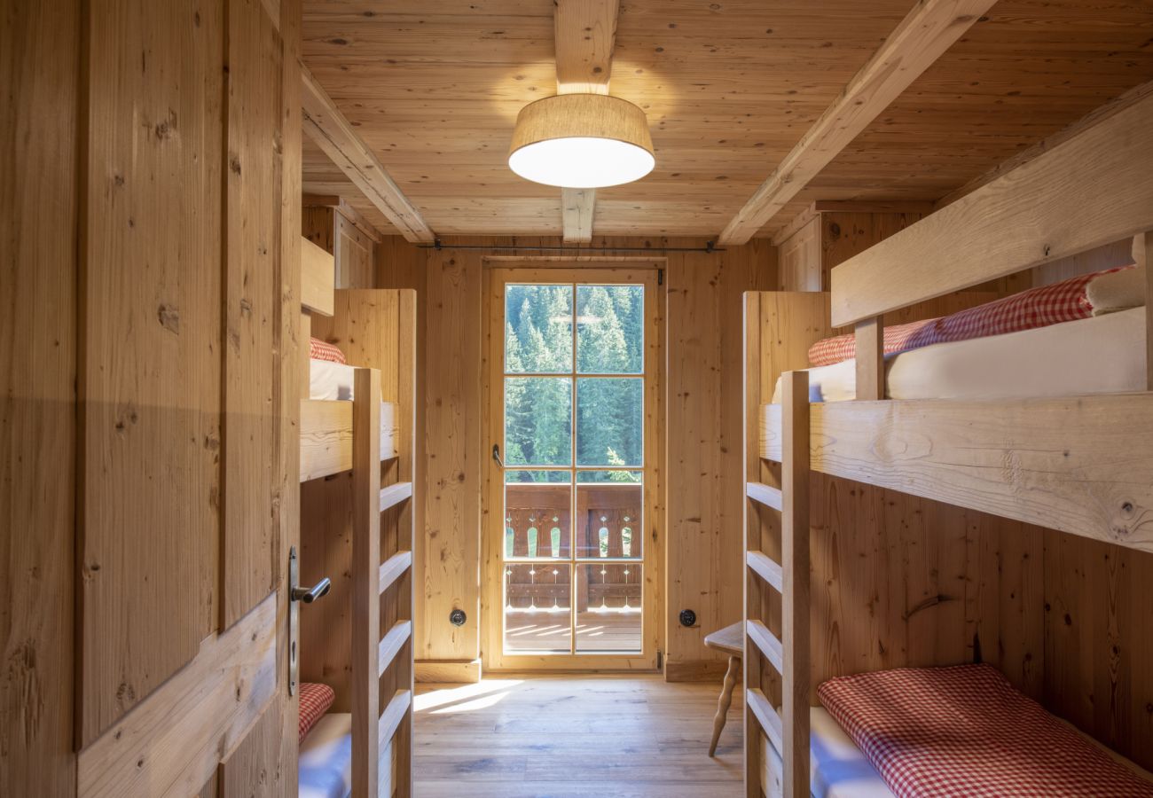 Huis in Tschagguns - Slopeside Mountain House with Hot Tub