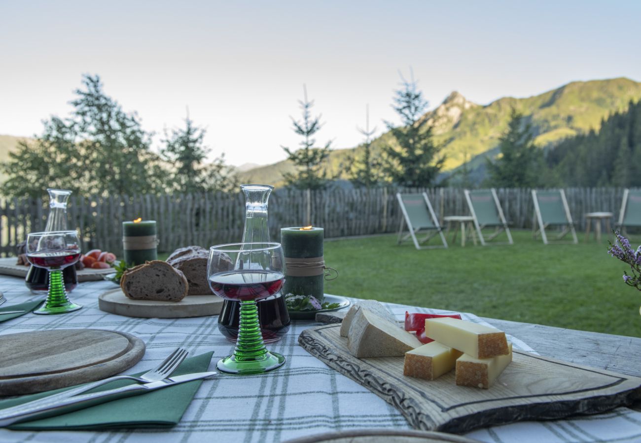 Huis in Tschagguns - Slopeside Mountain House with Hot Tub