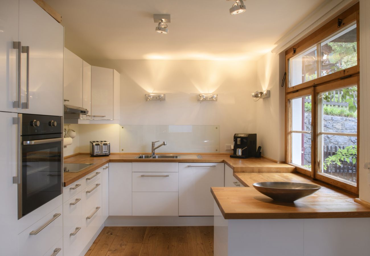 Houten huisje in Schruns - Vintage Mountain House with Sauna