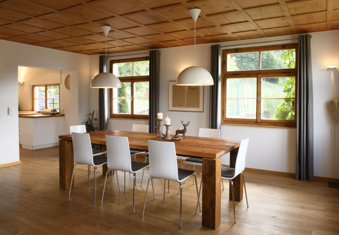 Houten huisje in Schruns - Vintage Mountain House with Sauna