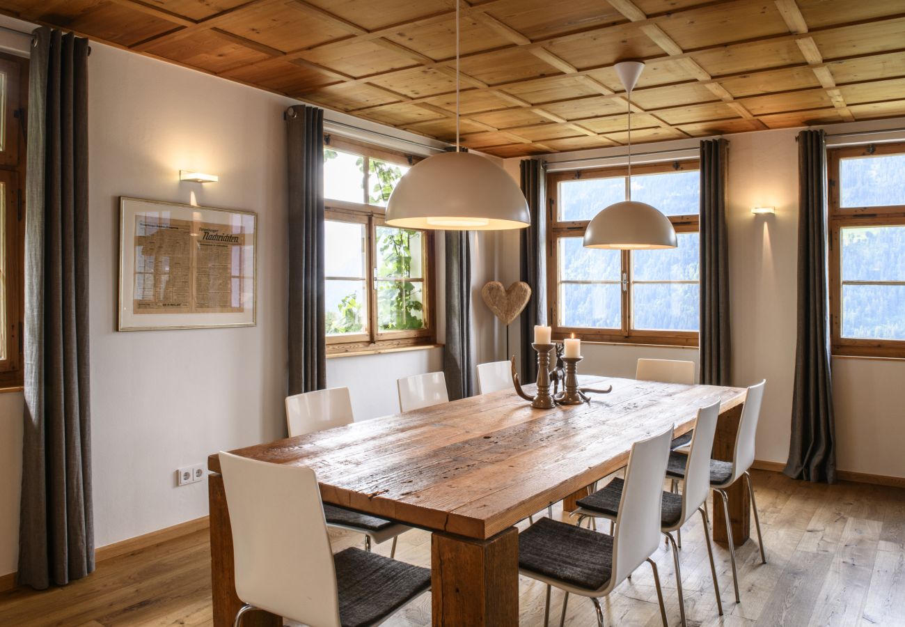 Houten huisje in Schruns - Vintage Mountain House with Sauna