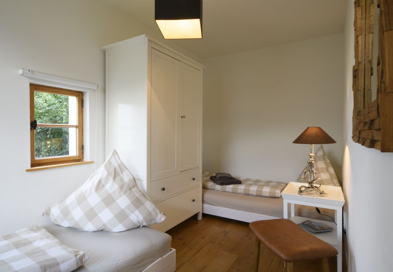 Houten huisje in Schruns - Vintage Mountain House with Sauna
