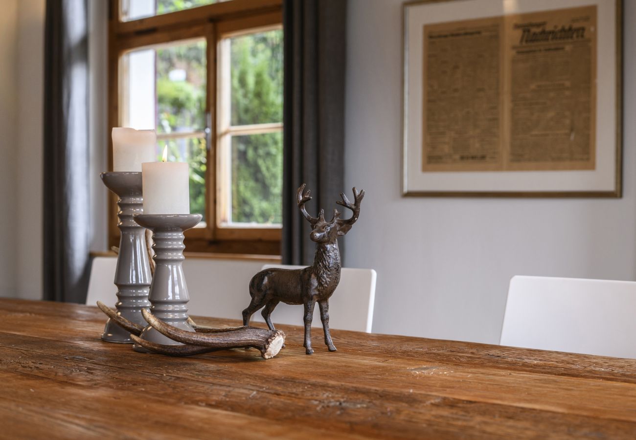 Houten huisje in Schruns - Vintage Mountain House with Sauna