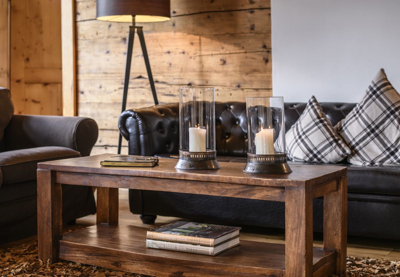 Houten huisje in Schruns - Vintage Mountain House with Sauna