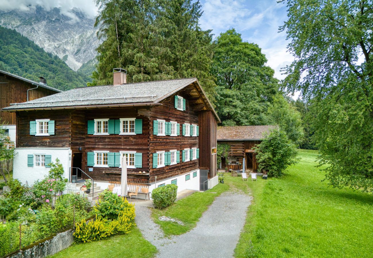 Ferienhaus in Vandans - Benedikta das Montafoner Haus