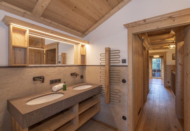 Ferienhaus in Tschagguns - Slopeside Mountain House with Hot Tub Ferienhaus in Tschagguns - Slopeside Mountain House with Hot Tub