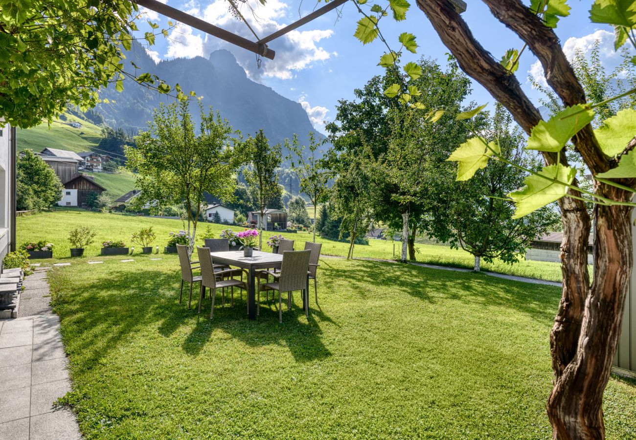Ferienwohnung in Braz - Gartenferienwohnung Arlberg
